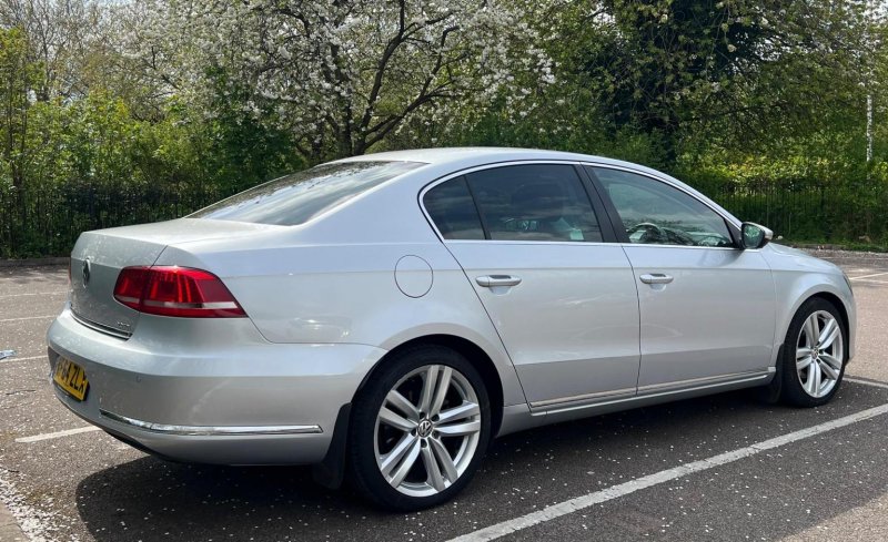 VOLKSWAGEN PASSAT